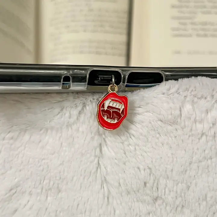 "Fangs" Kindle Charm / USB-C Dust Plug